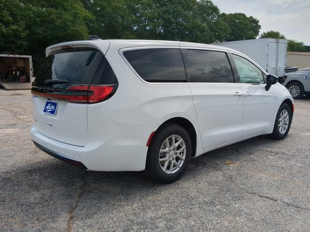 2027 Chrysler Pacifica Select