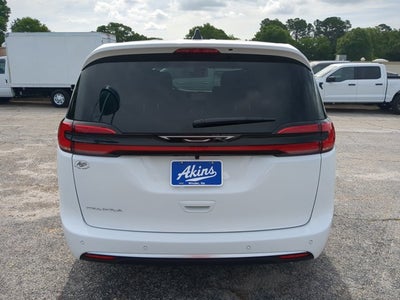 2027 Chrysler Pacifica Select