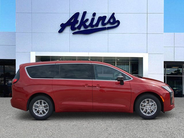 2027 Chrysler Pacifica Select's photo