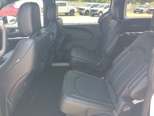 2027 Chrysler Pacifica LX