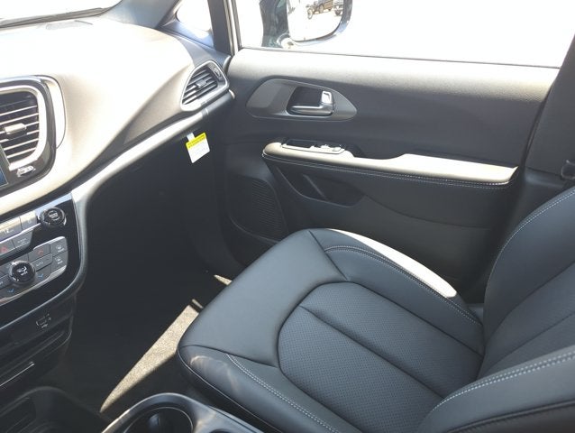 2027 Chrysler Pacifica LX