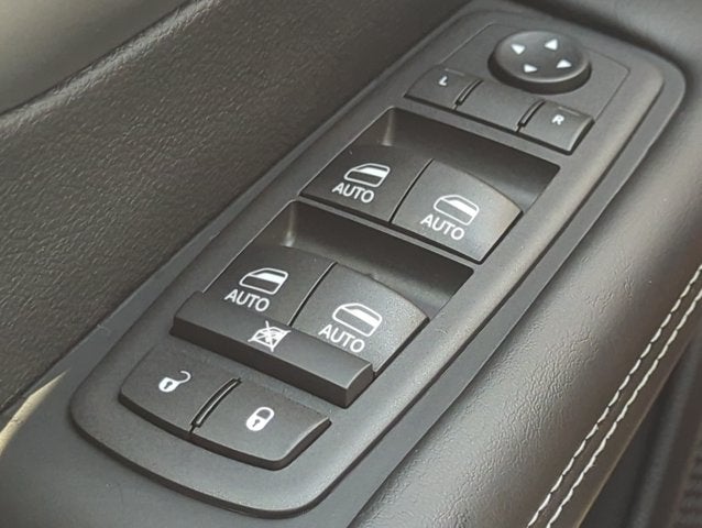 2027 Chrysler Pacifica LX