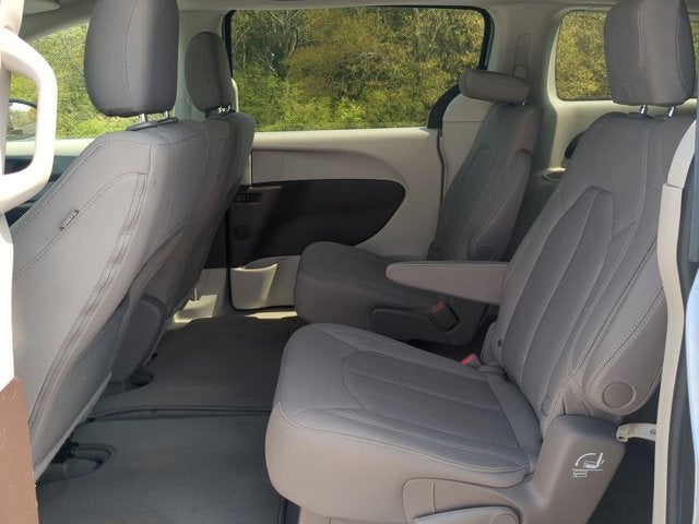 2020 Chrysler Voyager LX