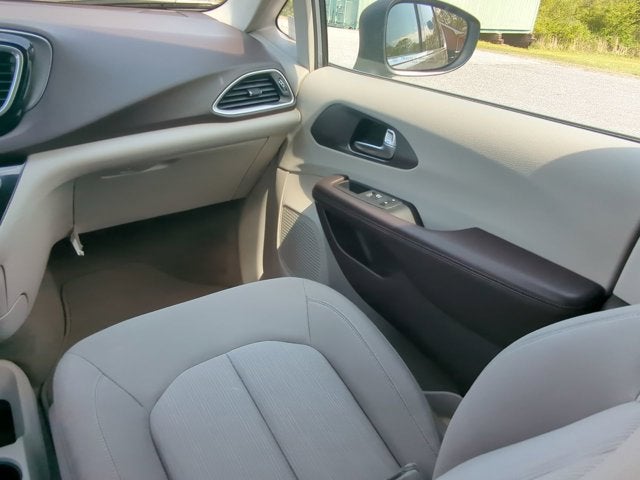 2020 Chrysler Voyager LX