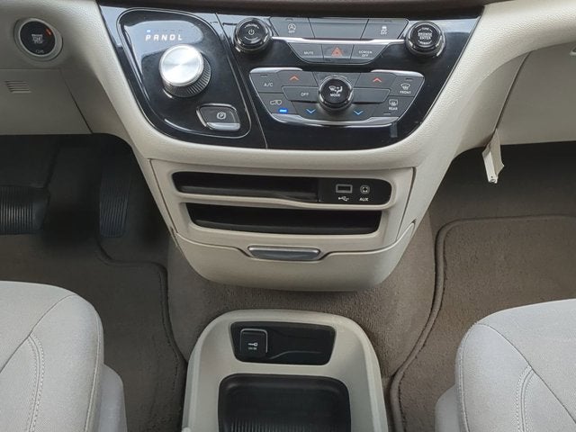 2020 Chrysler Voyager LX