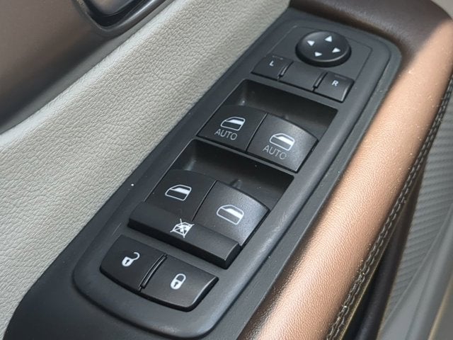 2020 Chrysler Voyager LX