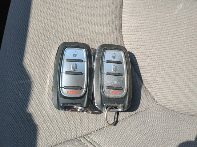 2020 Chrysler Voyager LX