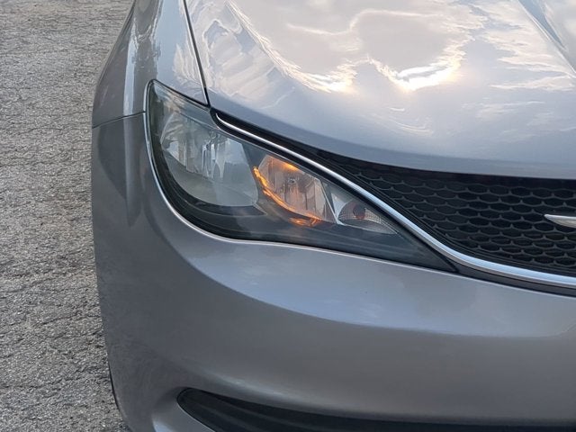 2020 Chrysler Voyager LX