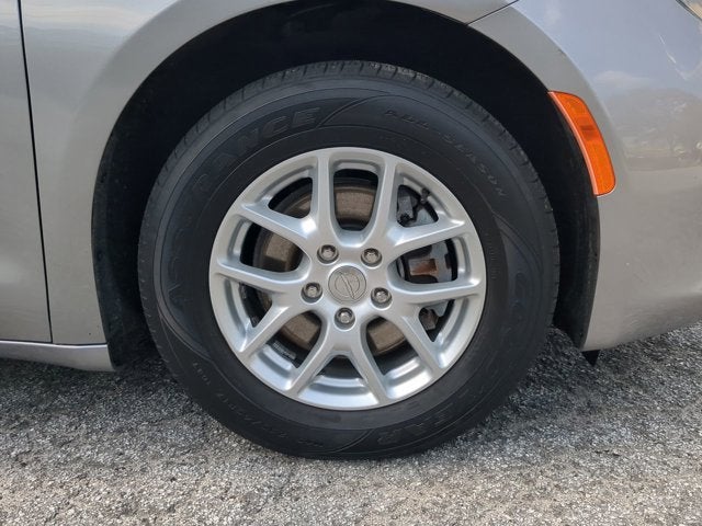 2020 Chrysler Voyager LX