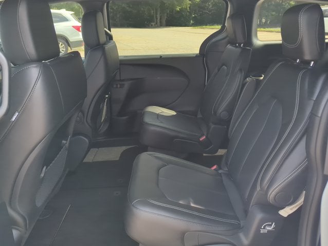 2027 Chrysler Pacifica LX