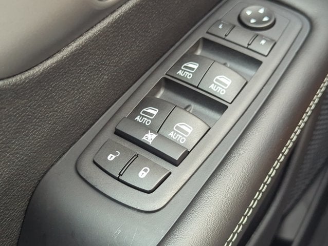2027 Chrysler Pacifica LX