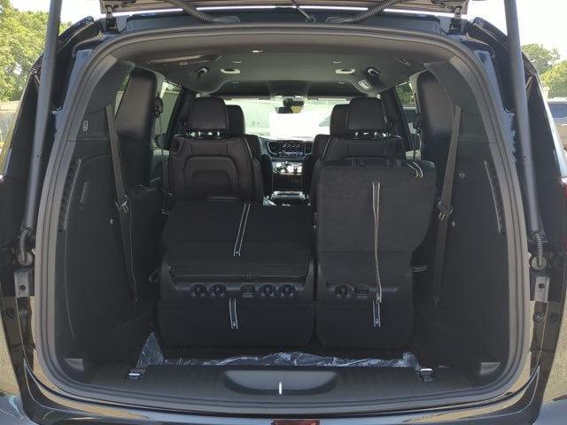 2027 Chrysler Pacifica LX