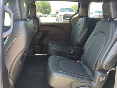 2027 Chrysler Pacifica LX