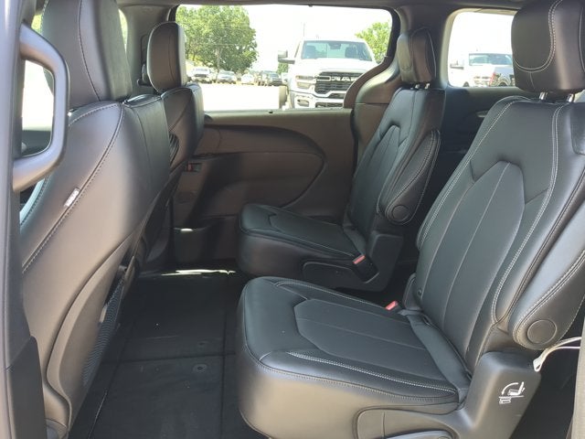 2027 Chrysler Pacifica LX