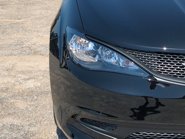 2027 Chrysler Pacifica LX