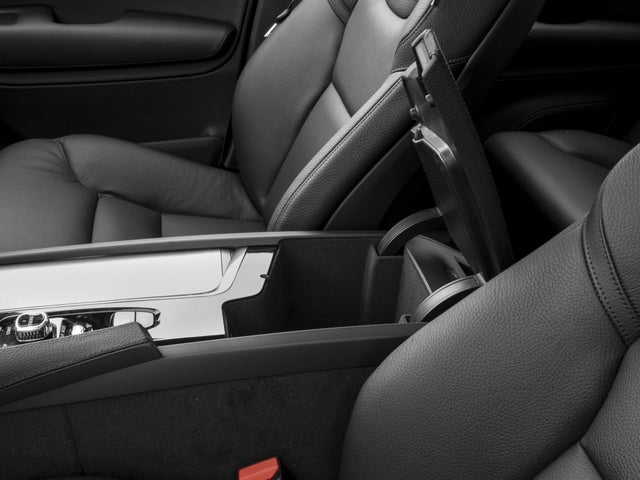 2016 Volvo XC90 T5 Momentum