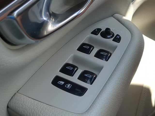 2019 Volvo XC90 Momentum