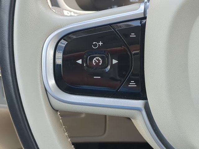 2019 Volvo XC90 Momentum