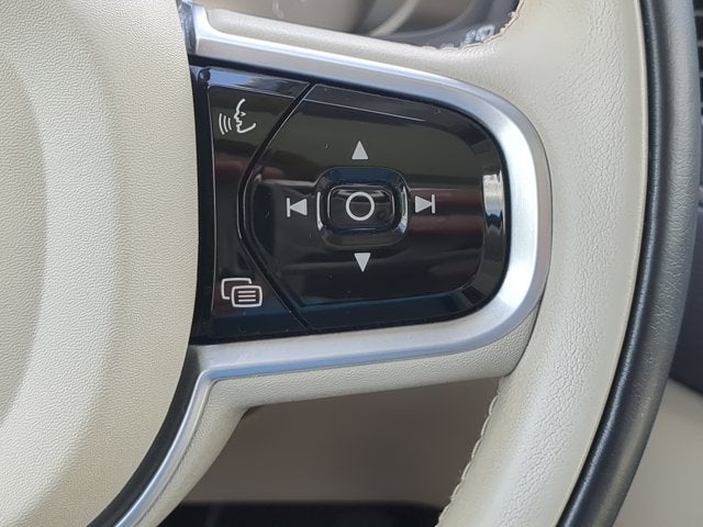 2019 Volvo XC90 Momentum